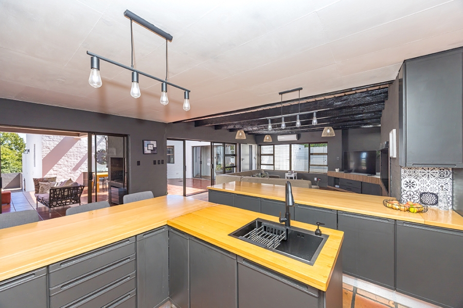 6 Bedroom Property for Sale in Brandwacht Western Cape